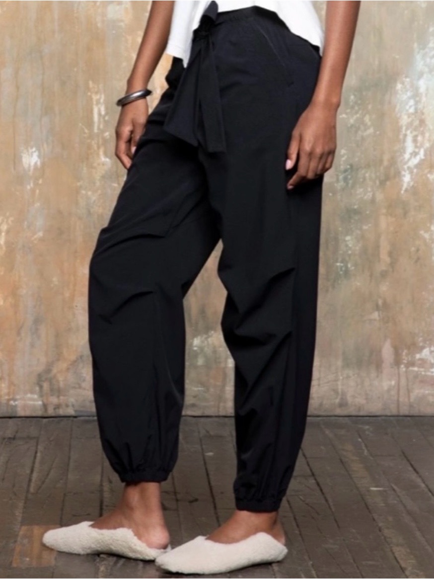 Paskho Black Elastic-Cuff Capris